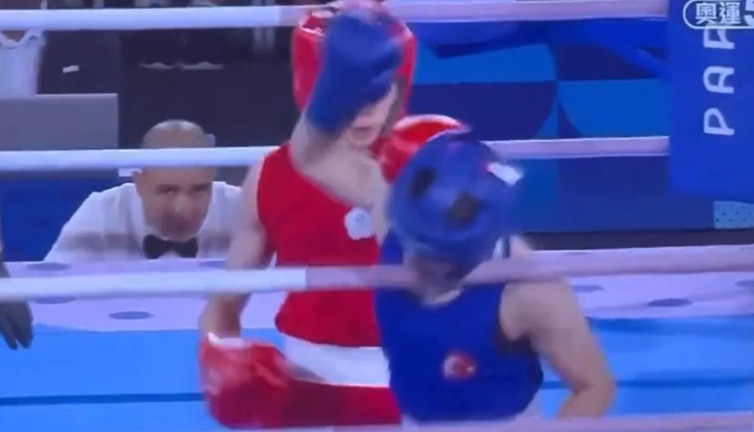 Bu adamı kadınla dövüştürmek cinayete tam teşebbüs. Türk kadının ensesine vuruyor bir de