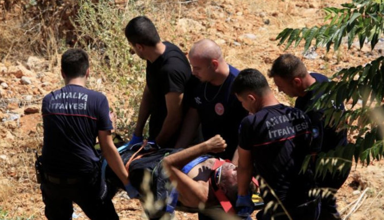 Alkolün bedeli ağır oldu: 20 metrelik kayalıktan düştü