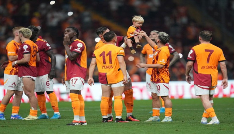 Galatasaray'ın göndereceği 3 futbolcuyu açıkladı