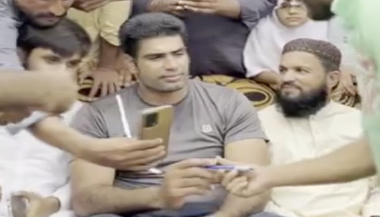 Olimpiyat şampiyonu oldu para karşılığında imza verdi