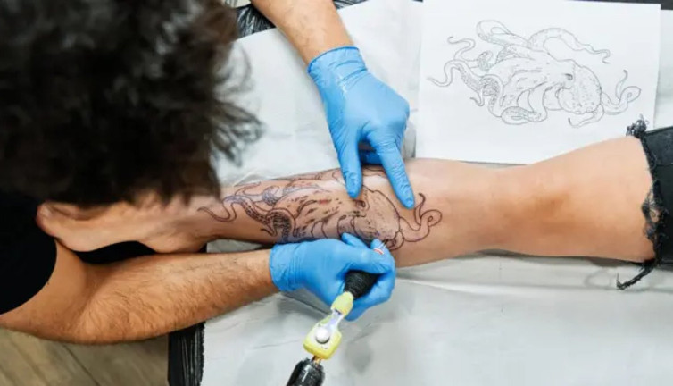 Dövme yaptıranların sayısı artıyor: Sanat mı kalıcı bir pişmanlık mı?