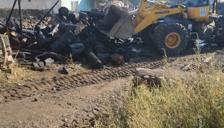 Erzurum'daki yangında sahip olduğu her şey kül oldu