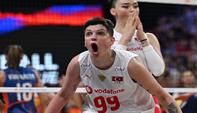 Ebrar Karakurt dayanamadı. O isme patladı