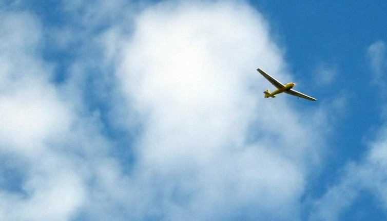 Küçük uçak sokağa düştü: 2 kişi öldü