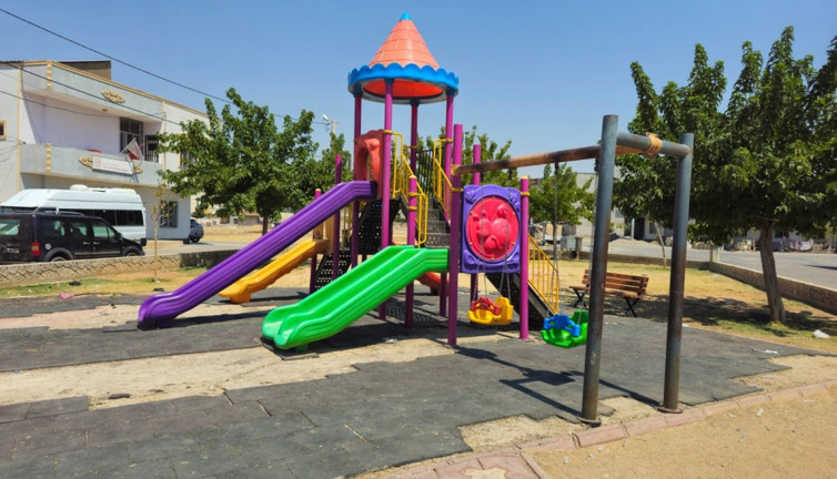 Mardin'de parktaki bankları çaldılar