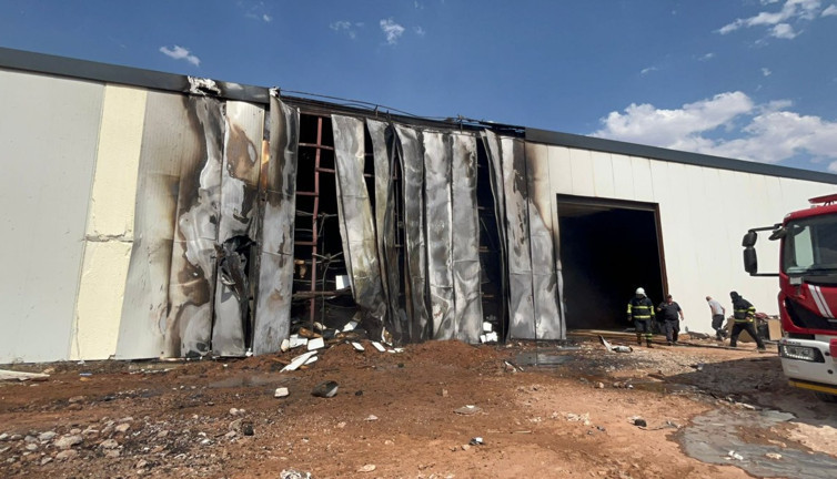 Sivas'ta mobilya fabrikasında çıkan yangın söndürüldü