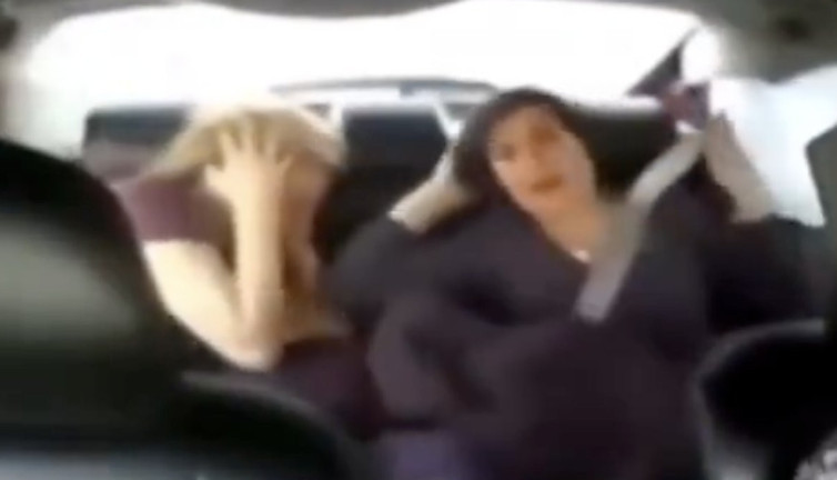 Ölümden döndüler. Emniyet kemerini arka koltuktayken de takın