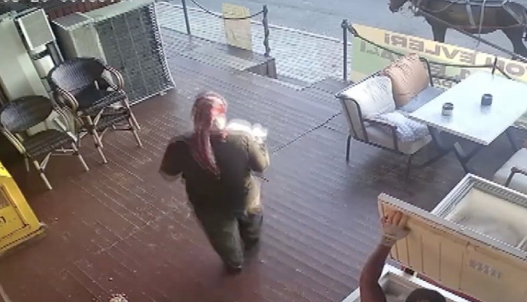 At arabasıyla hırsızlığa çıkıp 20 kilo et çaldılar