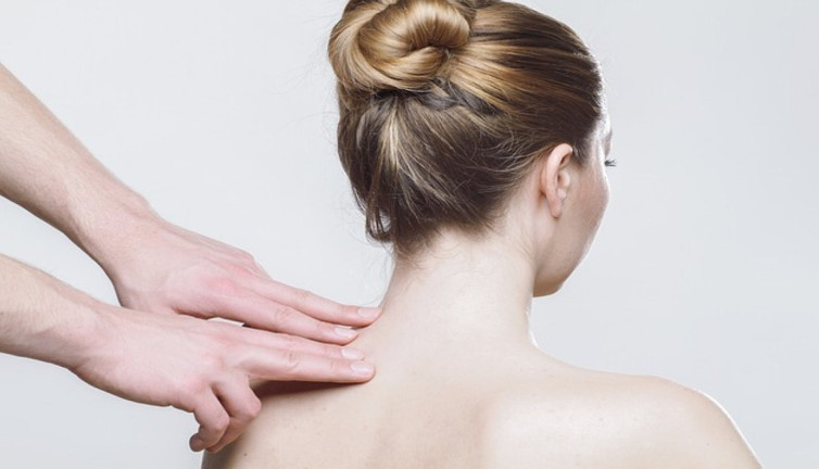 Bedeninizin sizi uyardığının farkında mısınız? Vücudunuzun size uyarmaya çalıştığına dair 10 belirti