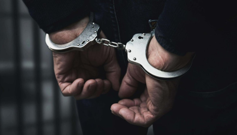 Çanta çalan hırsız kıskıvrak yakalandı