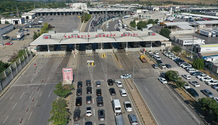 Kapıkule'de 2024'ün yolcu ve araç çıkış rekoru