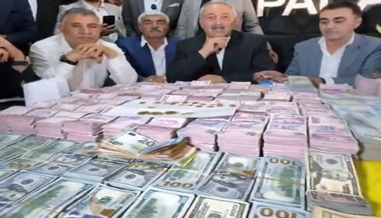 2 kilo altın 21 milyon 200 bin lira takı takıldı