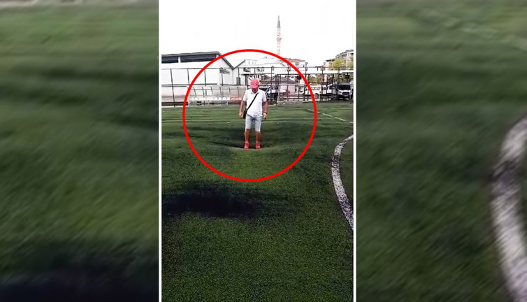 Halı saha jelibon gibi oldu! İlginç görüntüler ortaya çıktı
