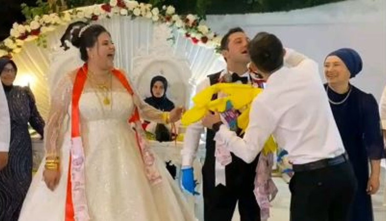 Damada temizlik malzemesi takıldı