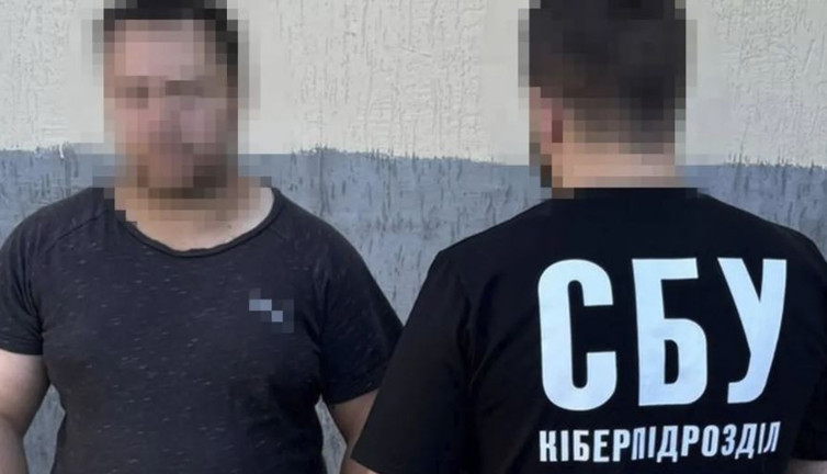 Rus muhabire gözaltı