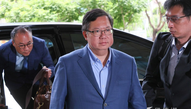 Eski başbakan yardımcısı yargılanıyor