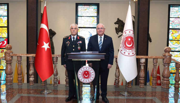 Bakanı Güler emekliye ayrılan Jandarma Genel Komutanı Çetin'i kabul etti