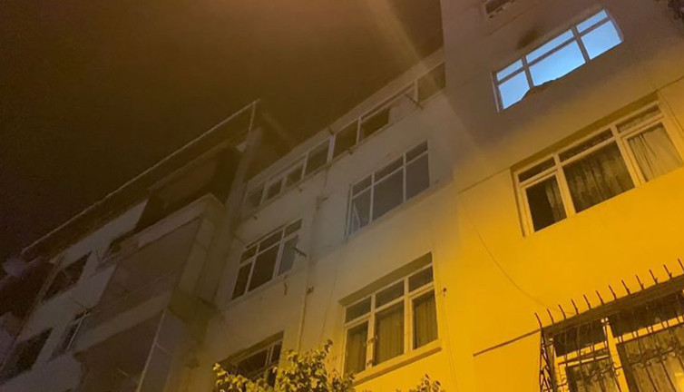 Evin tabanı bir anda çöktü! 4. kattaki genç kız alt kata düştü
