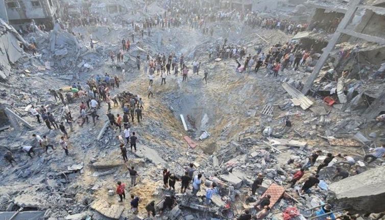 İsrail, Nuseyrat Mülteci Kampı'nı vurdu