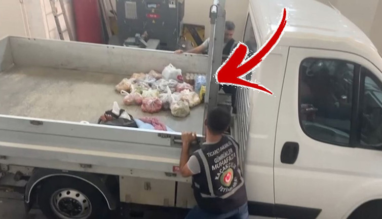 İnsan kaçakçılarından şeytanın bile aklına gelmeyecek yöntem: Kaçaklar kamyonetin öyle bir yerinden çıktı ki...