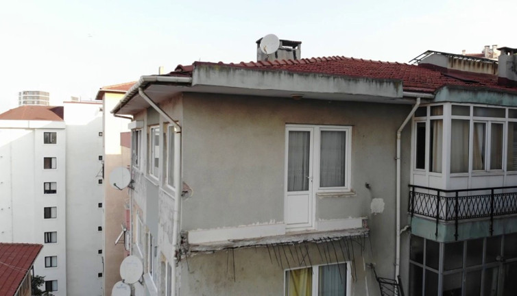 Balkonu çöken vatandaş: Umurumda bile değil