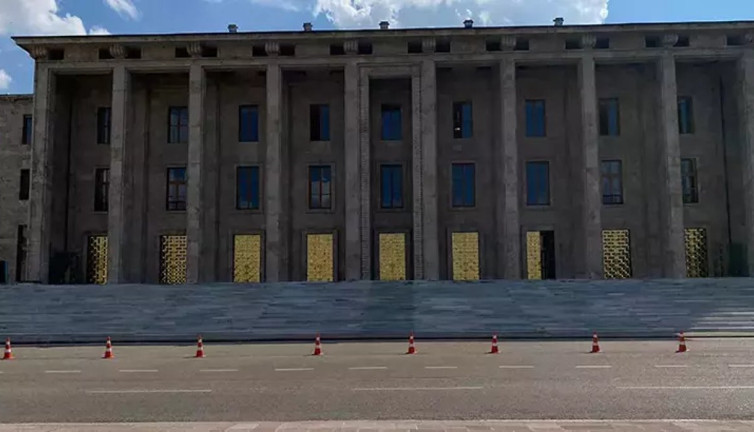 TBMM yeni yasama yılı için tadilata girdi