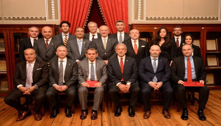 Galatasaray'da istifa depremi. Kendisinden habersiz imzası kullanılmış