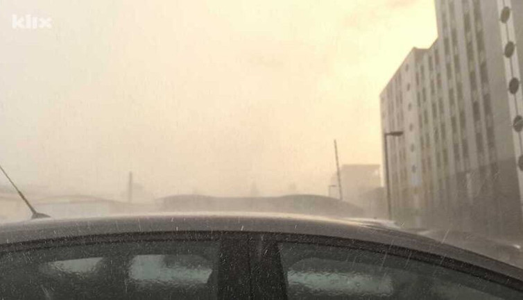 Şiddetli fırtınalar Banaluka'da hayatı felç etti