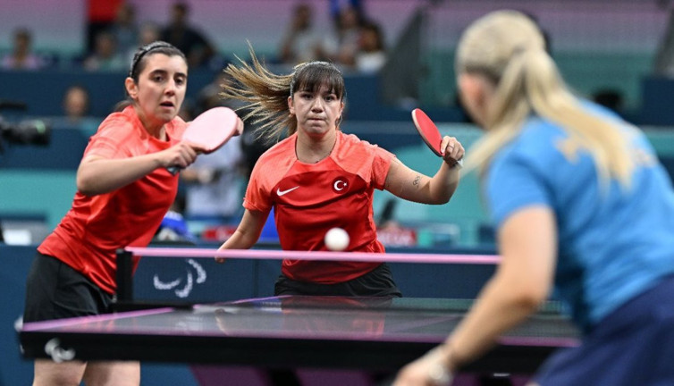 Masa tenisinde elendik