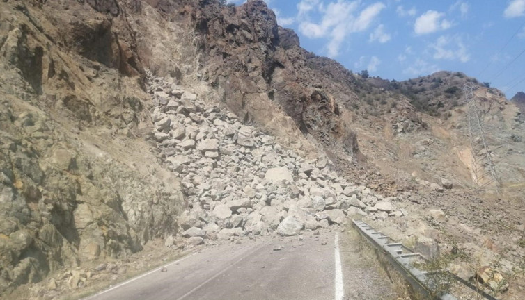 Oltu - Artvin karayolu yolu kapandı