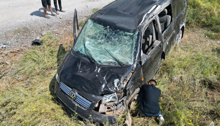 Şarampole devrilen minibüste 1 kişi öldü, 2 kişi yaralandı