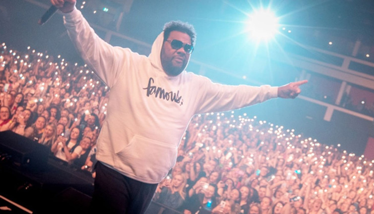 Ünlü rapçi konseri sırasında fenalaşarak yaşamını yitirdi