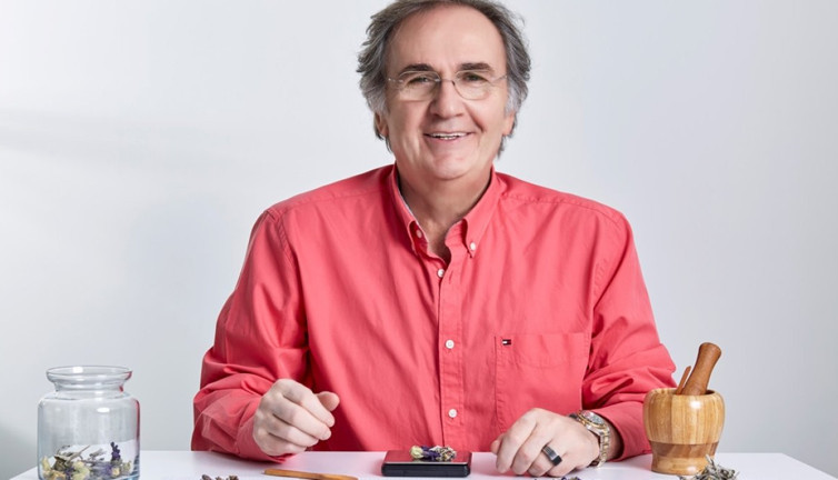 İbrahim Saraçoğlu genç kalmanın sırrını açıkladı! Duyan lıkır lıkır içecek