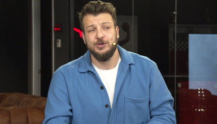 Batuhan Karadeniz canlı yayında kumar oynadı. Haberini yapan gazeteciye küfürler etti
