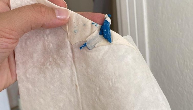 Marketten aldığı yufkadan erimiş plastik çıktı