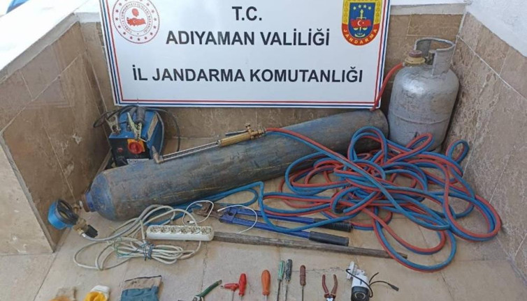 Adıyaman'daki hırsızlar tren raylarını çalmaya çalışırken yakalandılar