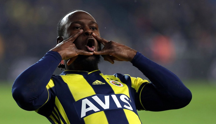 Victor Moses kapağı İngiltere'ye attı