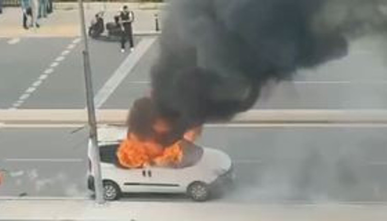 Adalet yok dedi adliye önünde aracını yaktı. Gözaltına alındı