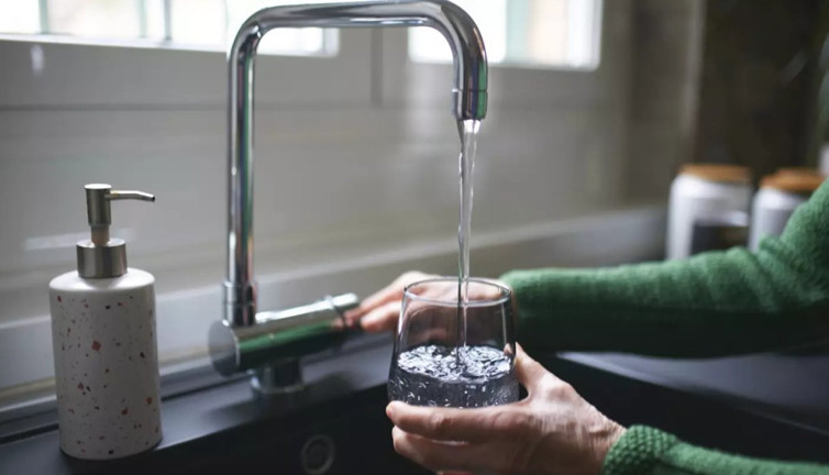 Talihsiz adam ölümü bekliyor: Bir yudum su felaketi oldu