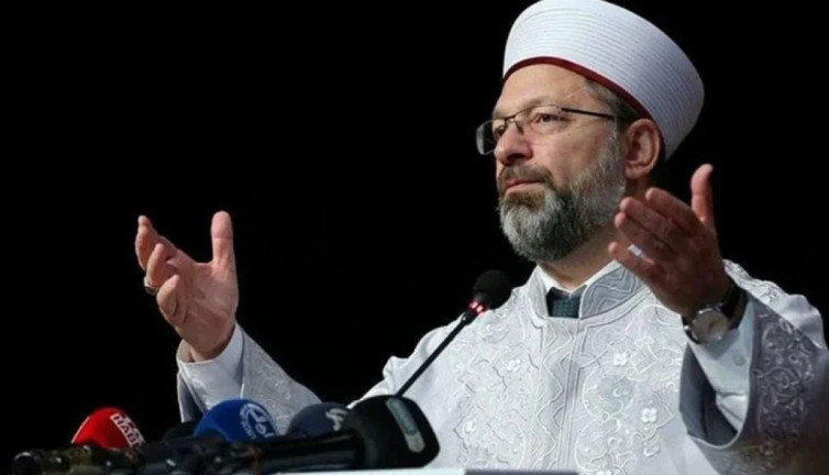 Diyanet İşleri Başkanı Ali Erbaş'a dolar desenli seccade hediye ettiler! Üstelik videosu da paylaşıldı