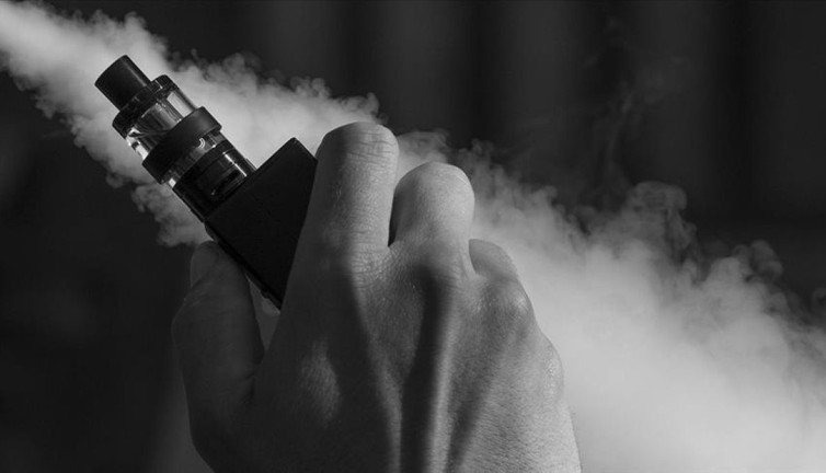 Puff ve elektronik sigara kullananlar dikkat! Bakanlık en önemli risk diyerek uyardı