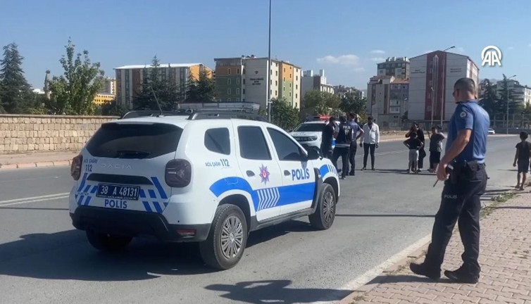 Eski eşini kızının yanında vurup ağır yaraladı