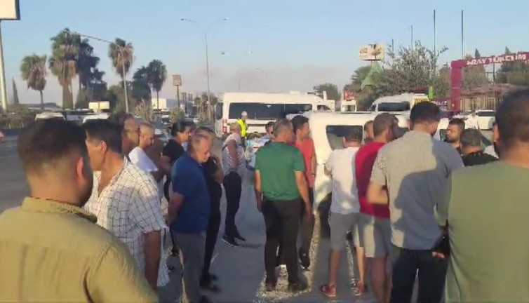 Ceza yiyen sürücü kendini ve aracını yakmaya kaltı