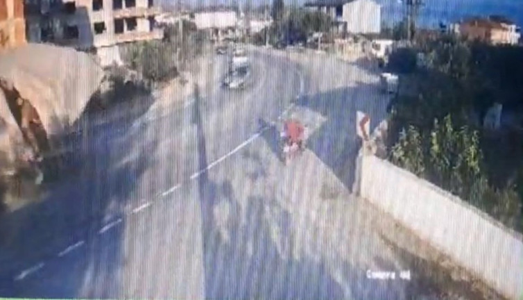 Öğretmen bir adımla ölümden kurtuldu