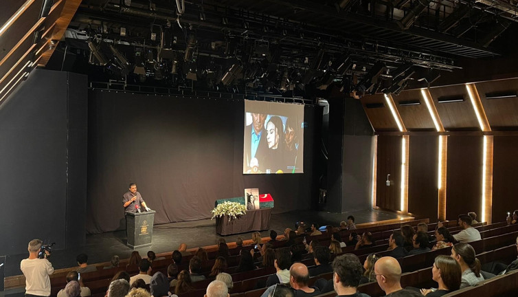 Ünlü yönetmen Tomris Giritlioğlu son yolculuğuna uğurlandı! Gözyaşları sel oldu