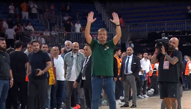Ergin Ataman'dan Fenerbahçelileri çılgına çevirecek hareket. Galatasaray taraftarını mest etti
