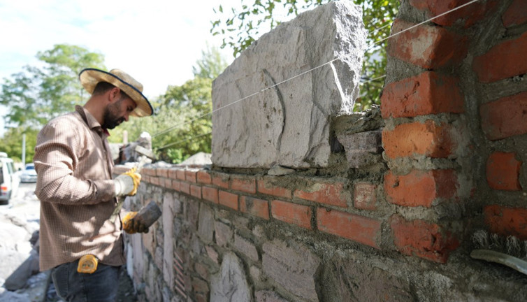 2 taktak 1 tıktık yapıyorlar ayda 100 bin TL kazanıyorlar. Randevu ile çalışıyorlar