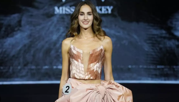 Bingöllüler Türkiye güzeli doktoru dört gözle bekliyor. 15 gün oldu hala göreve başlamadı