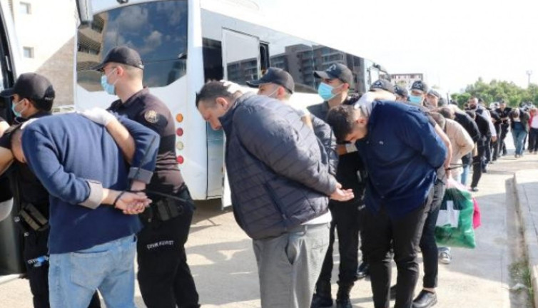 Antalya'da çeşitli suçlardan aranan ve hapis cezası bulunan 204 kişi yakalandı