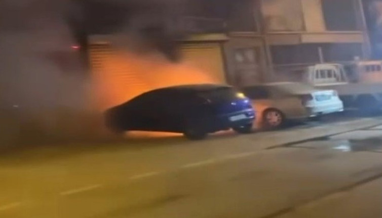 Park halindeki otomobil cayır cayır yandı (28 Eylül 2024)